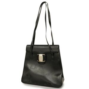 Salvatore Ferragamo Vara Vintage leather shoulder bag. Black